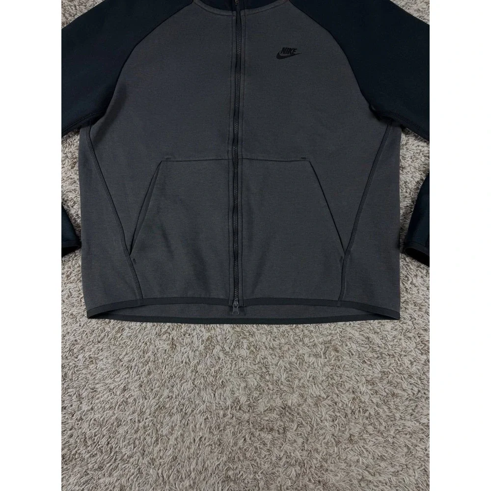 Nike sportswear tech