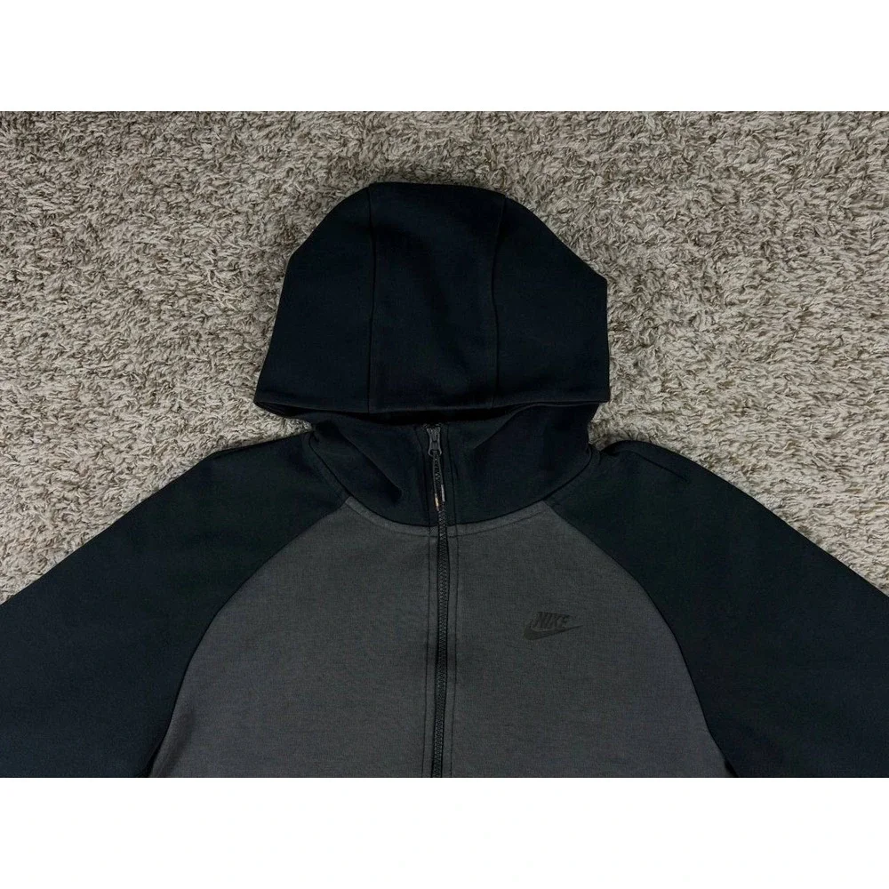 Nike sportswear tech