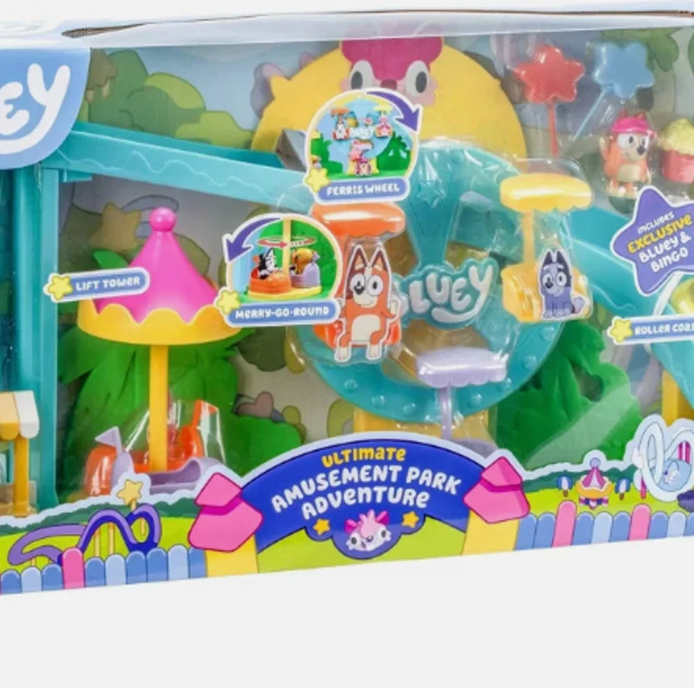 Bluey Beach Amusement Park Playset 12 Figures & Tons of Accessories NIB