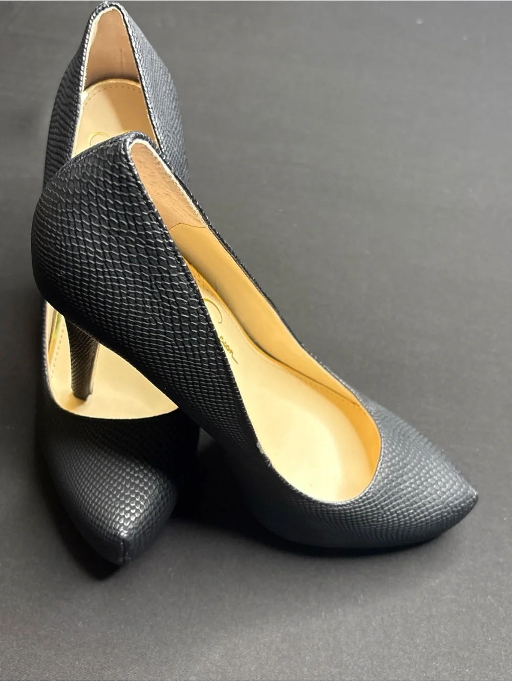 Jessica Simpson subtle silhouette comfort