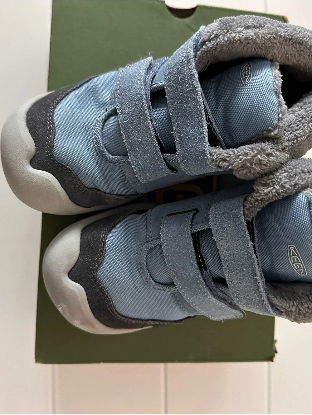 Keen straps play