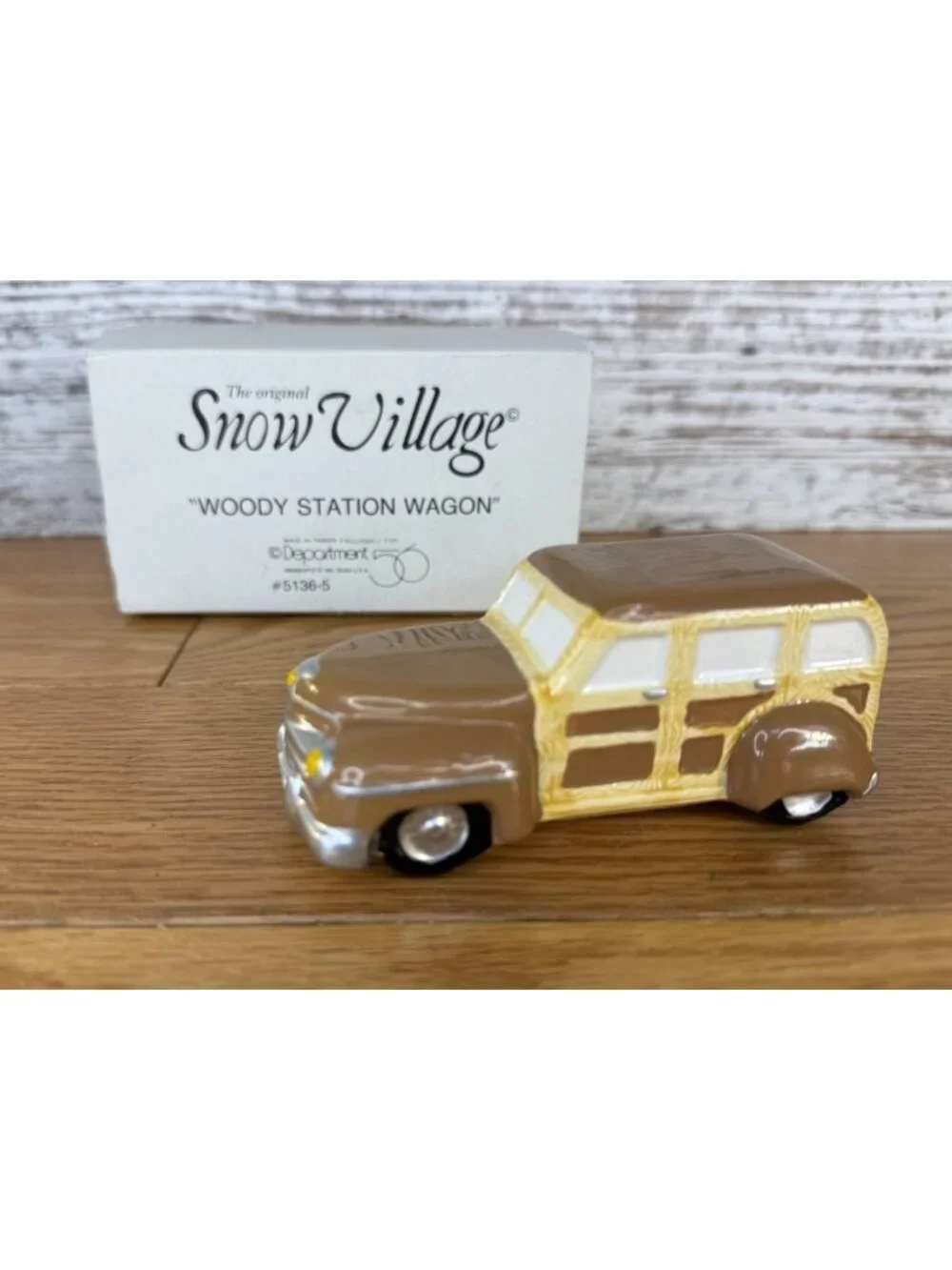 Dept 56 Snow Village Woody Station Wagon #5136-5