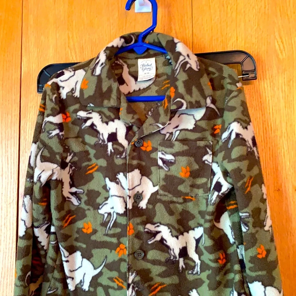 Boy’s size M 8 fleece 2 piece dinosaur print pajama set pjs pajamas shirt pants