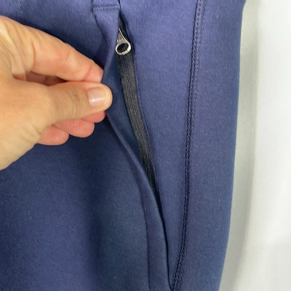 32°. Navy blue knit shorts.