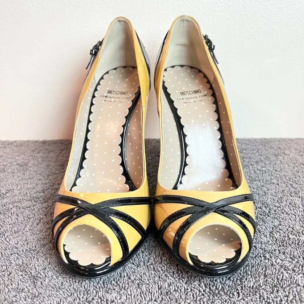 Moschino comfort pointed code