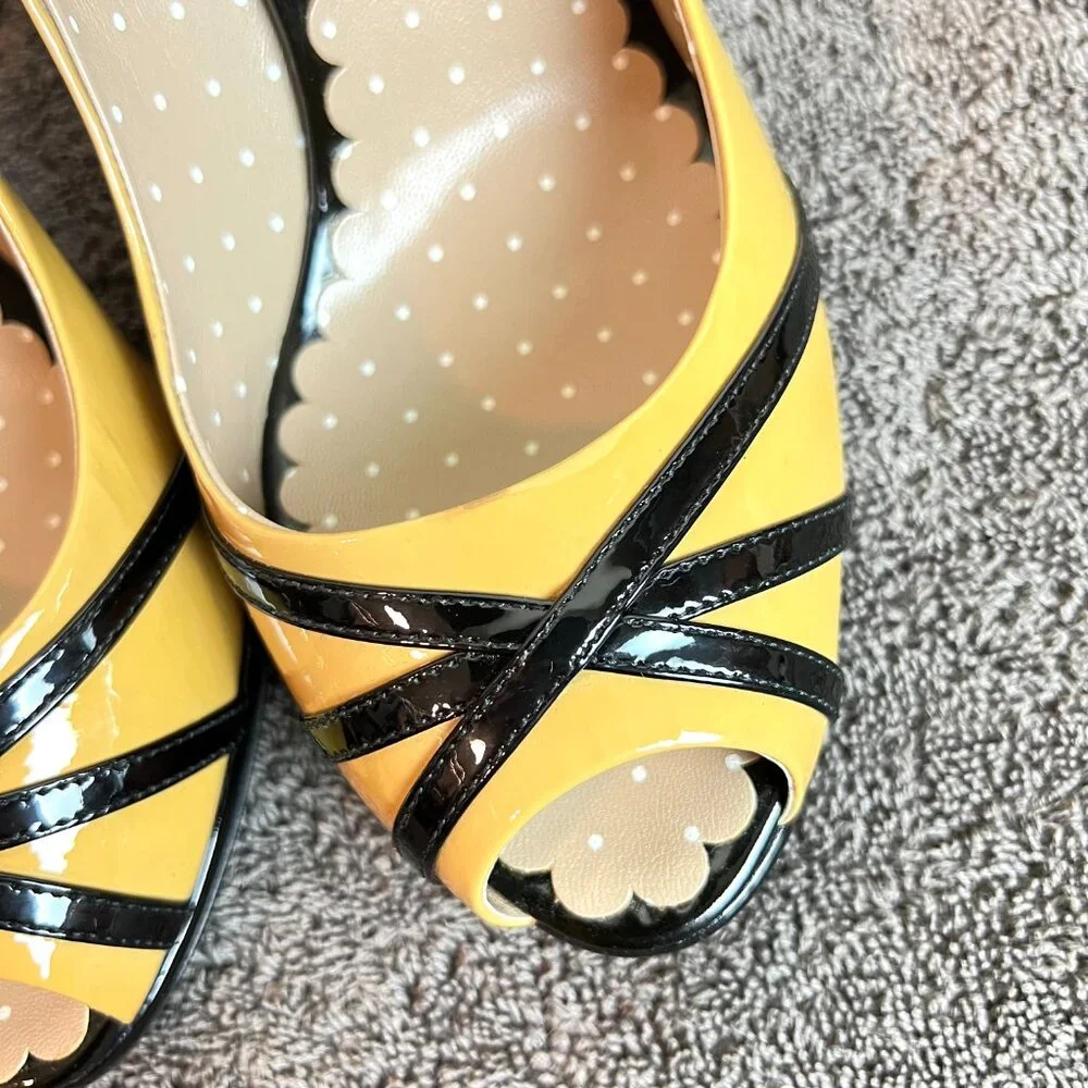 Moschino pointy patent dark