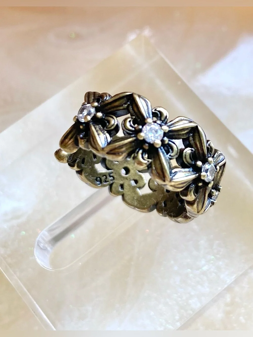 N/A elegant gold