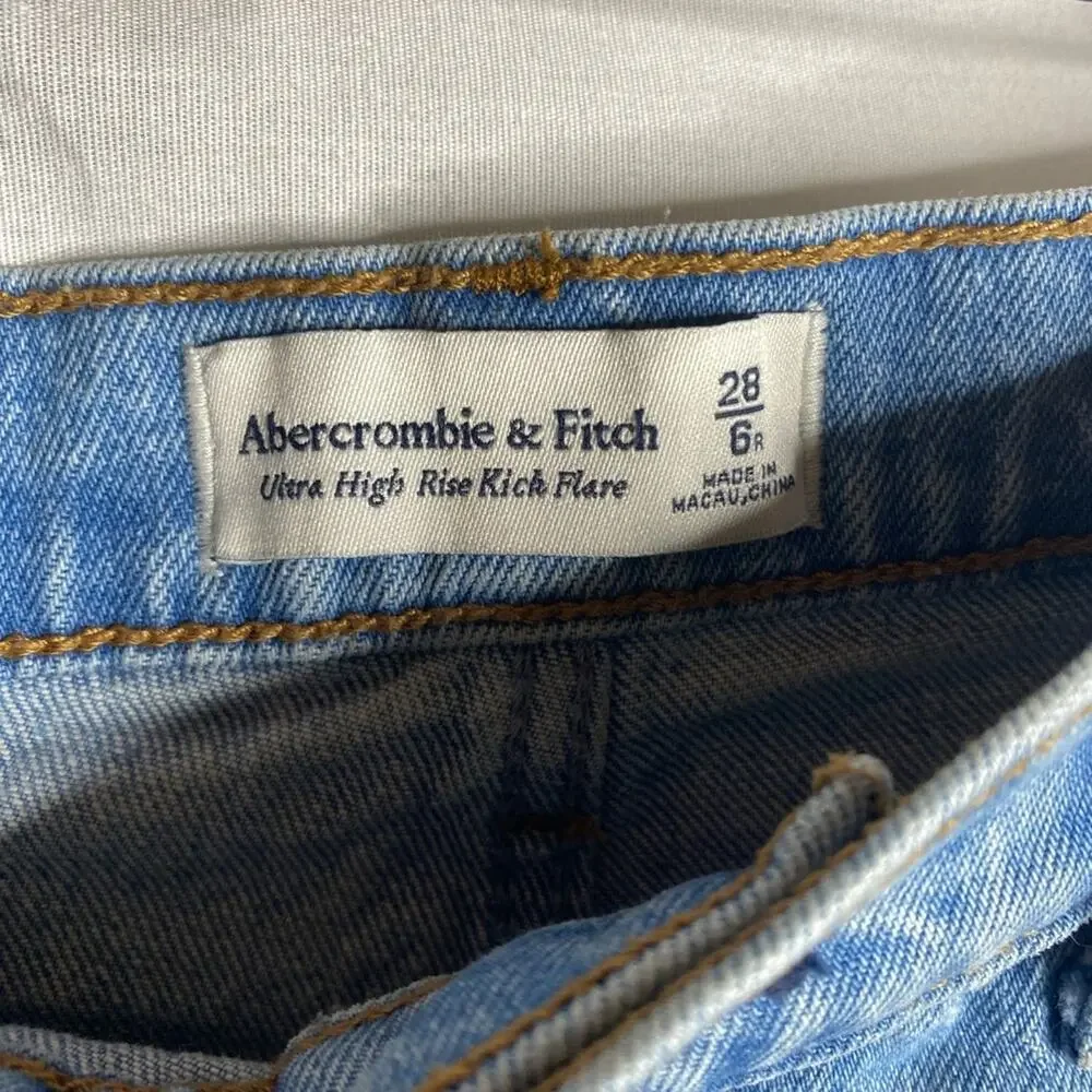 Abercrombie Ultra High Rise‎ Kick Flare 28/6 distressed raw hem denim