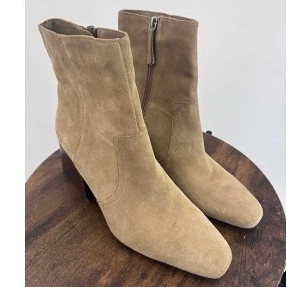 Blondo NEW Tan Suede Waterproof Block Heel Ankle Booties SZ 11 Minimalist Chic