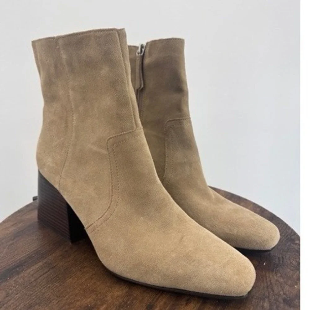 Blondo these dalia