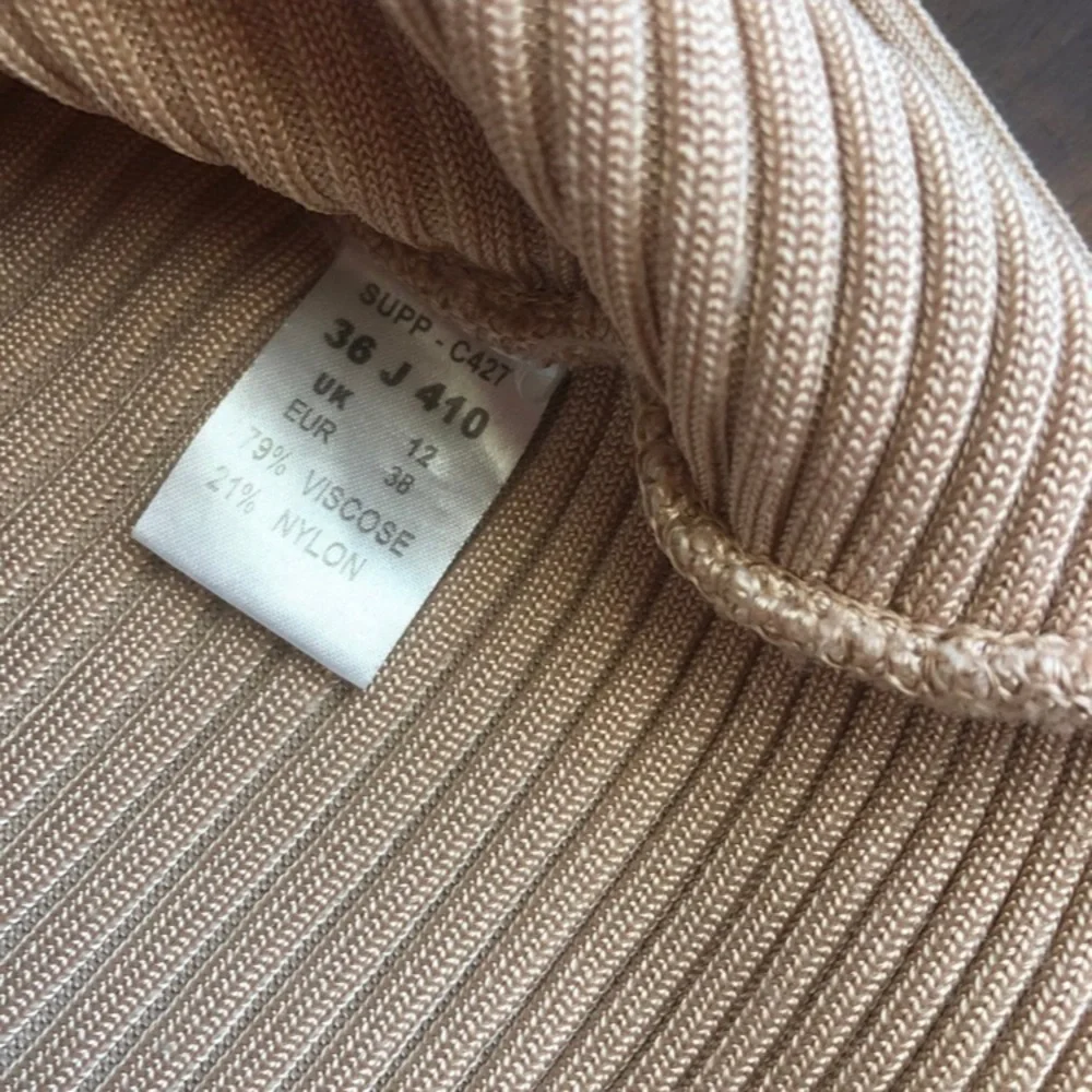 Beautiful v-neck sweater/top