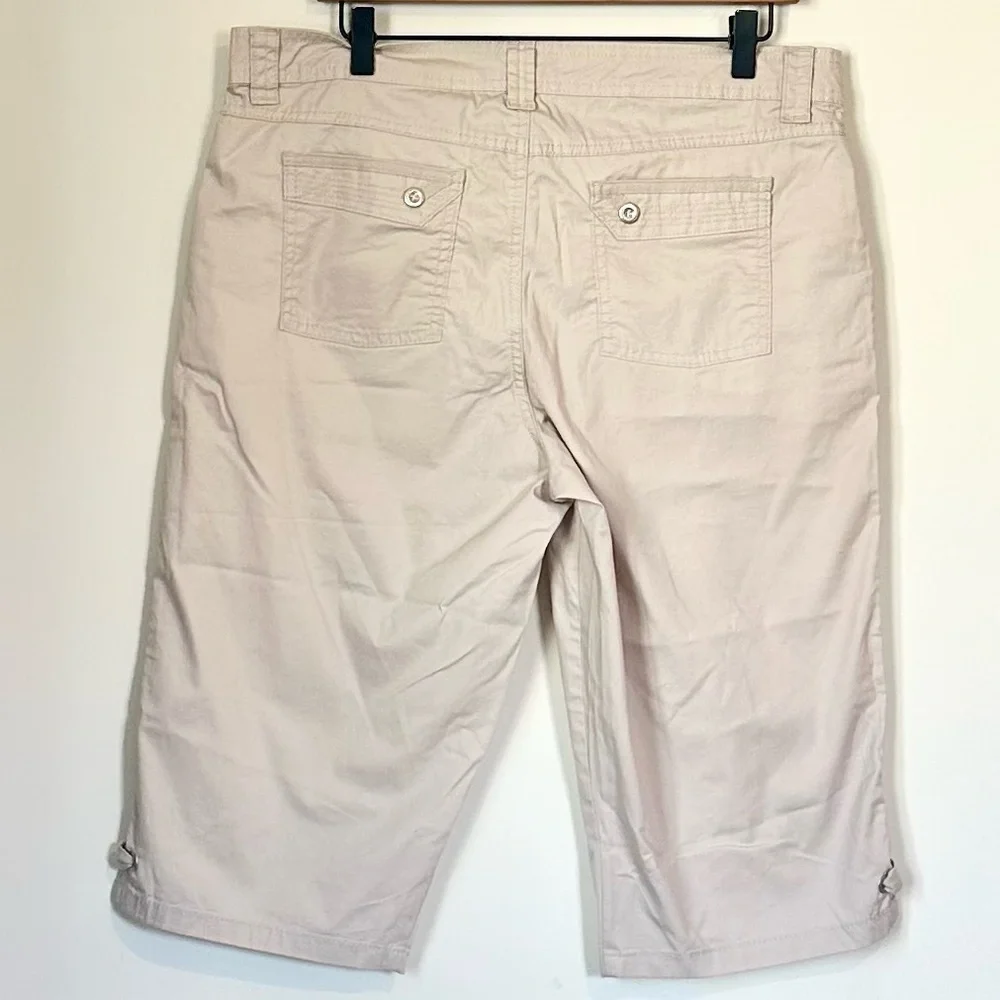 NWT Gloria Vanderbilt Katniss Utility Crop Shorts - Size 12
