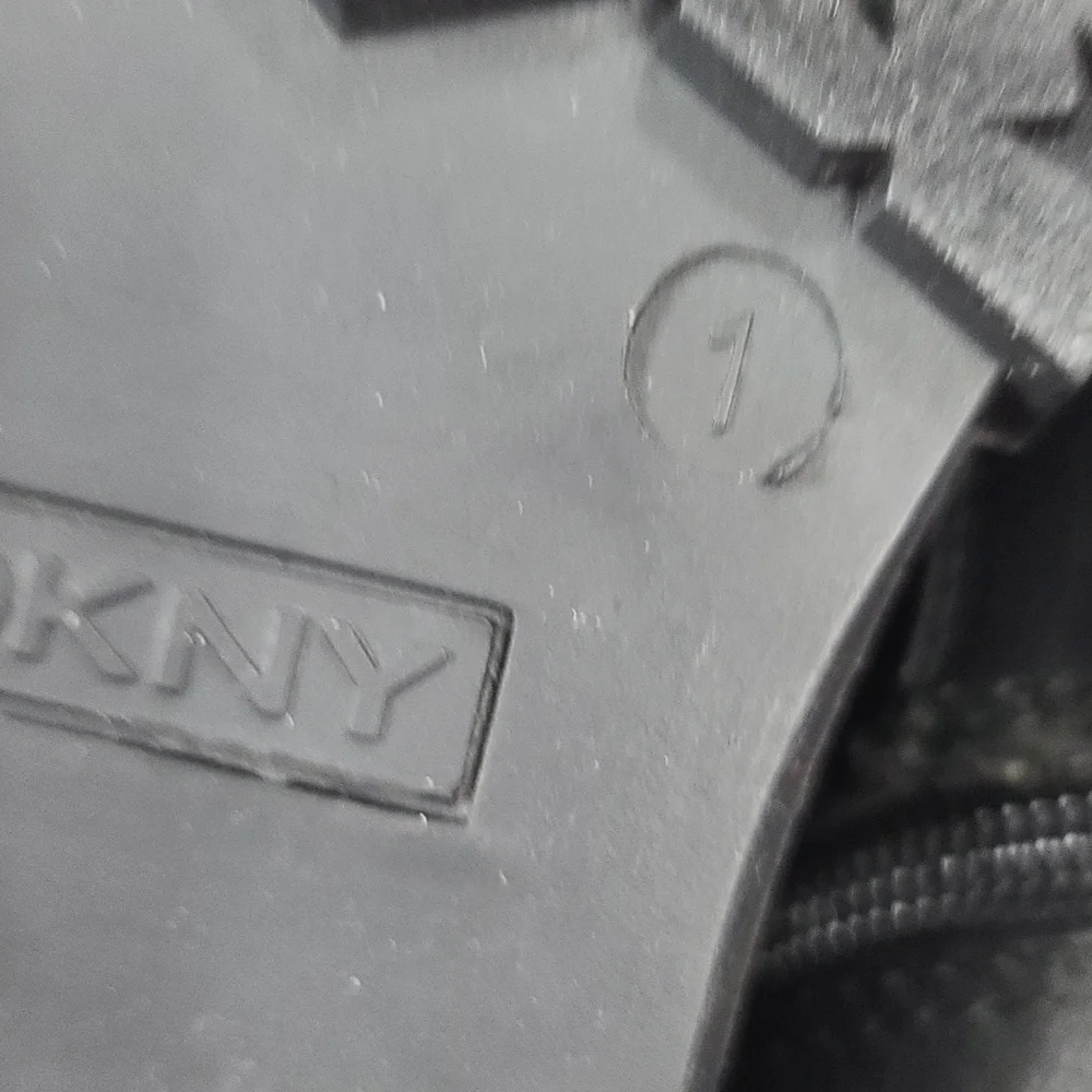 DKNY Girls Boots Black Zips Buckle Accents Chunky Soles Sz 1 EUC‎