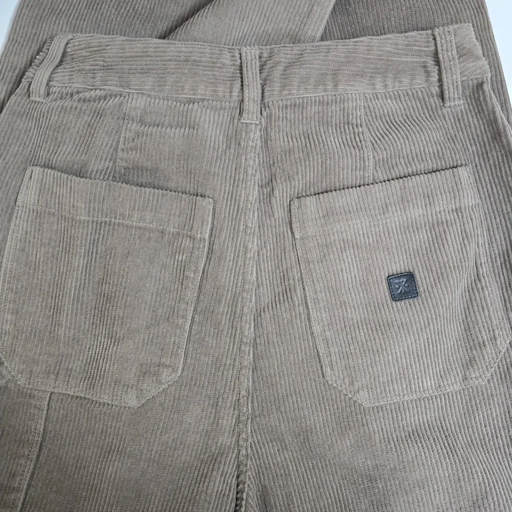 Roark charter corduroy