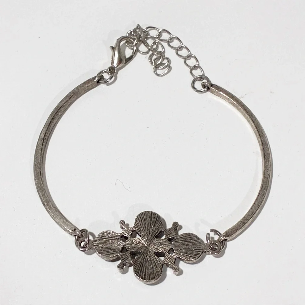 N/A silvertone bracelet