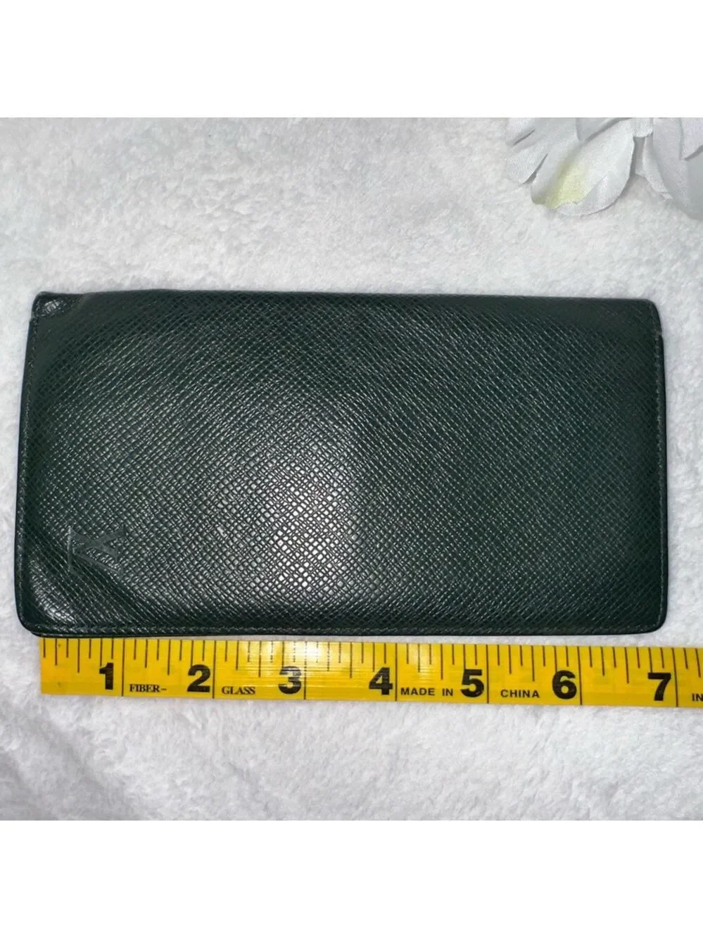 AUTHENTIC MEN'S LOUIS VUITTON BLACK GREEN TAIGA LEATHER PORTE CARTES LONG WALLET
