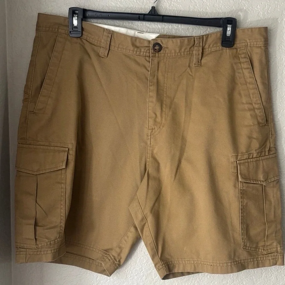 Volcom 38 shorts 40%