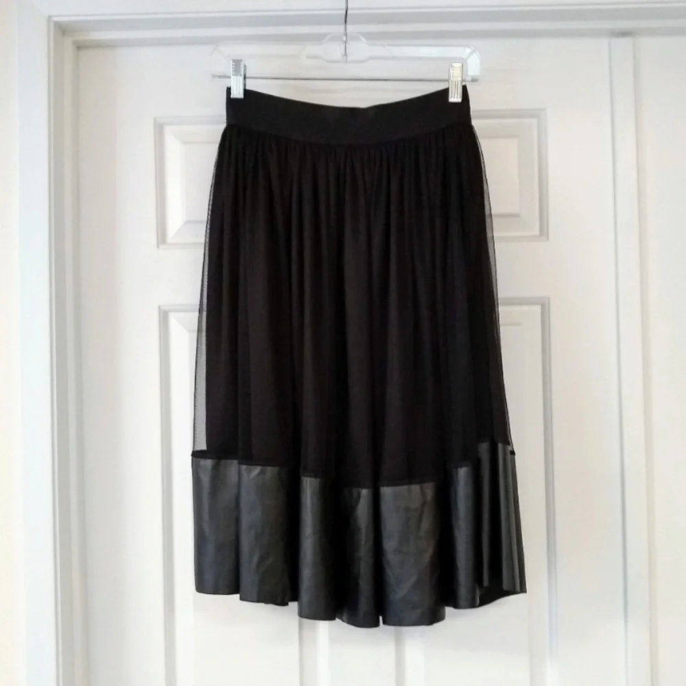 Francesca’s Clara Black‎ Tulle Midi Skirt