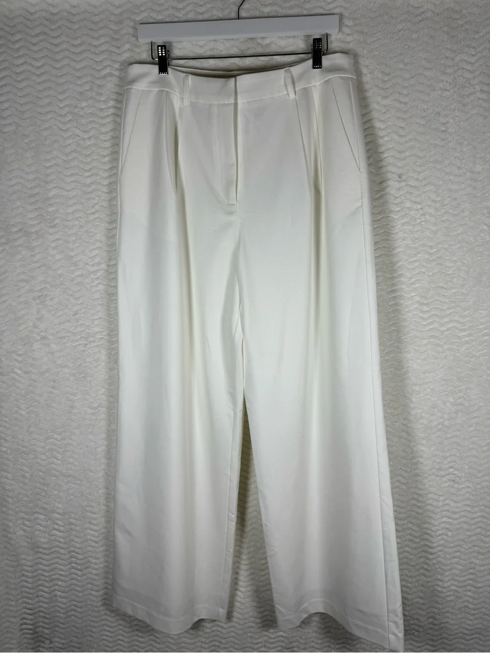 Commense elegant white