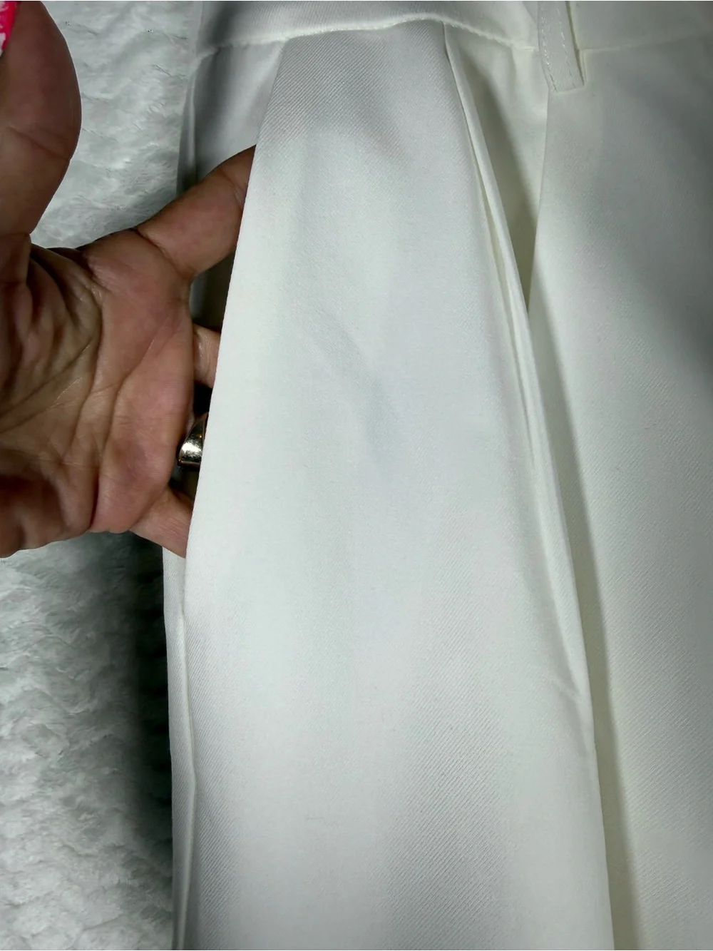 Commense elegant white