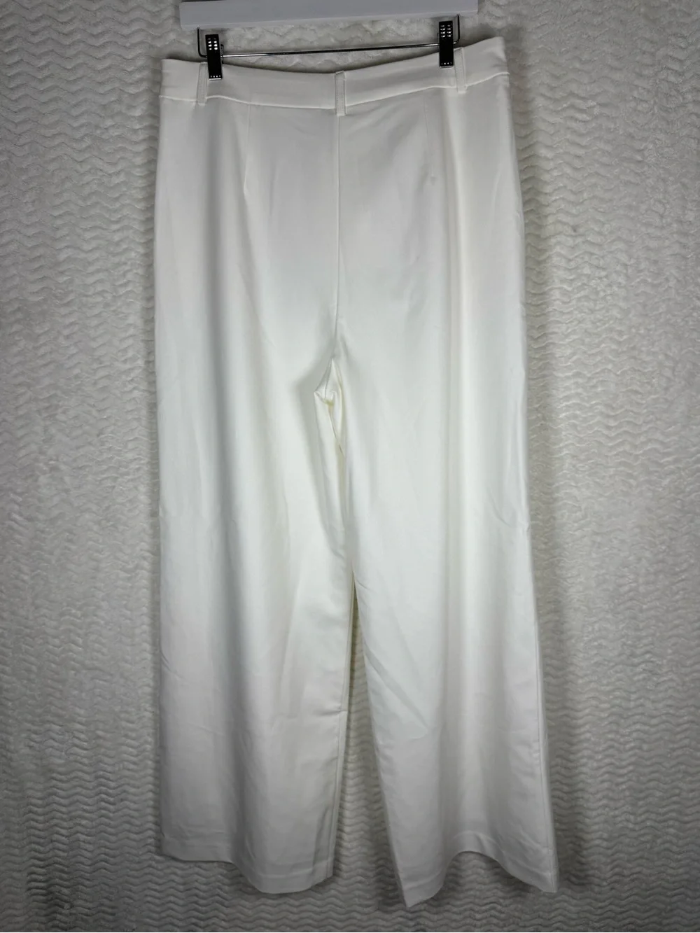 Commense elegant white