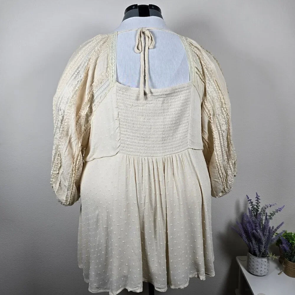 Torrid Ivory Boho Peasant Blouse With Textured Polka Dots & Lace (EUC)‎