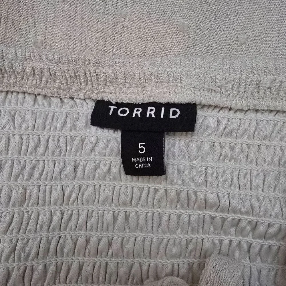 Torrid Ivory Boho Peasant Blouse With Textured Polka Dots & Lace (EUC)‎