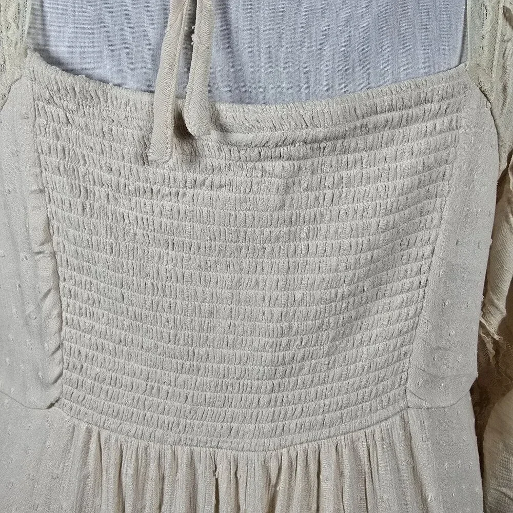 Torrid Ivory Boho Peasant Blouse With Textured Polka Dots & Lace (EUC)‎