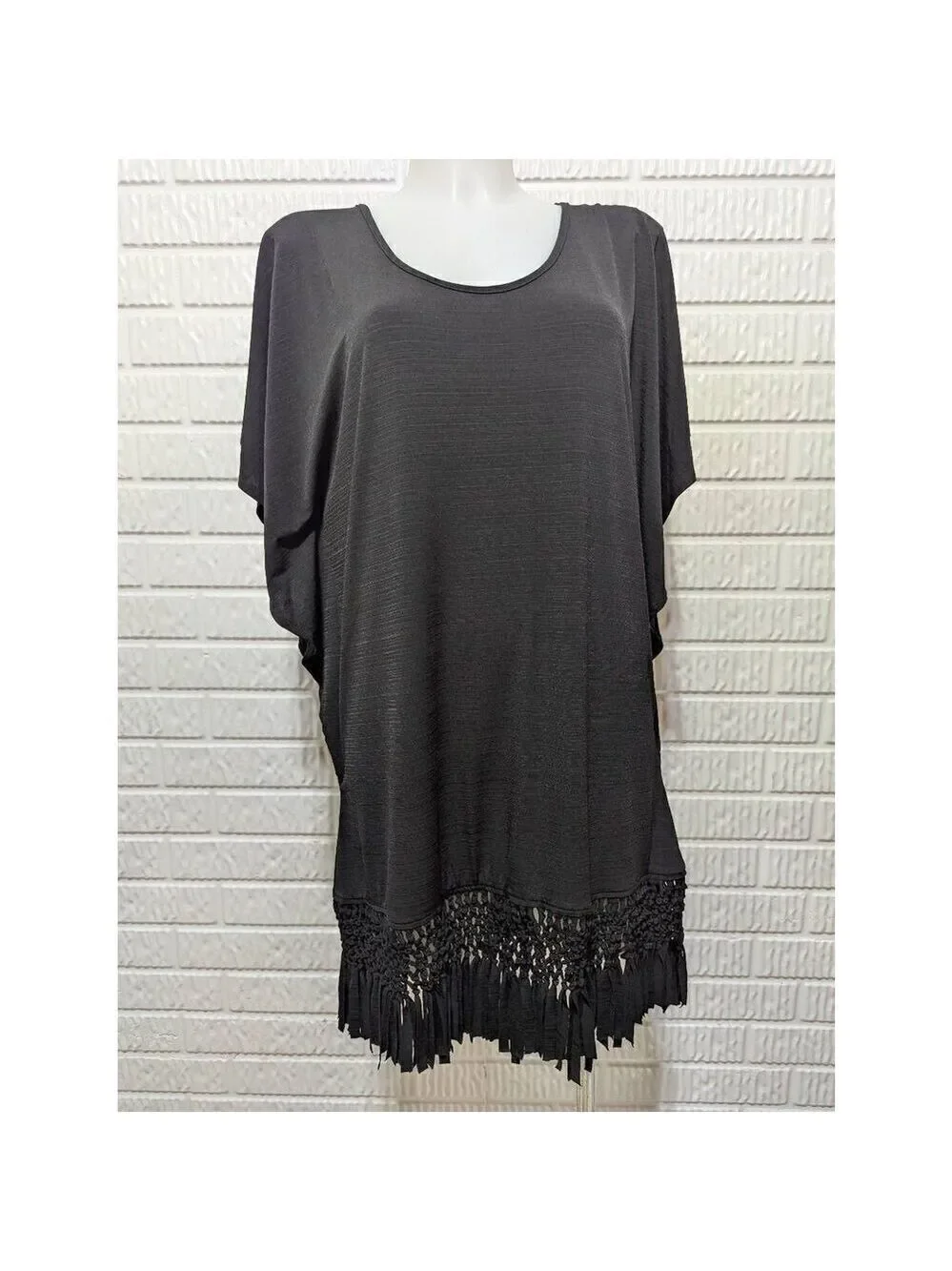 Dotti Women's Black Crew Neck Fringe Bottom Bat Sleeve Tunic Blouse Size Small