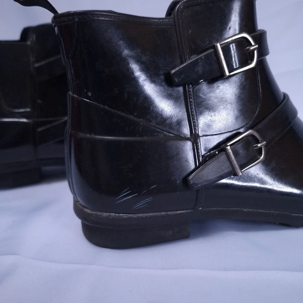 Cougar‎ Black Rubber Ankle Chelsea Rain Boots Women 8 Glossy Buckle Waterproof