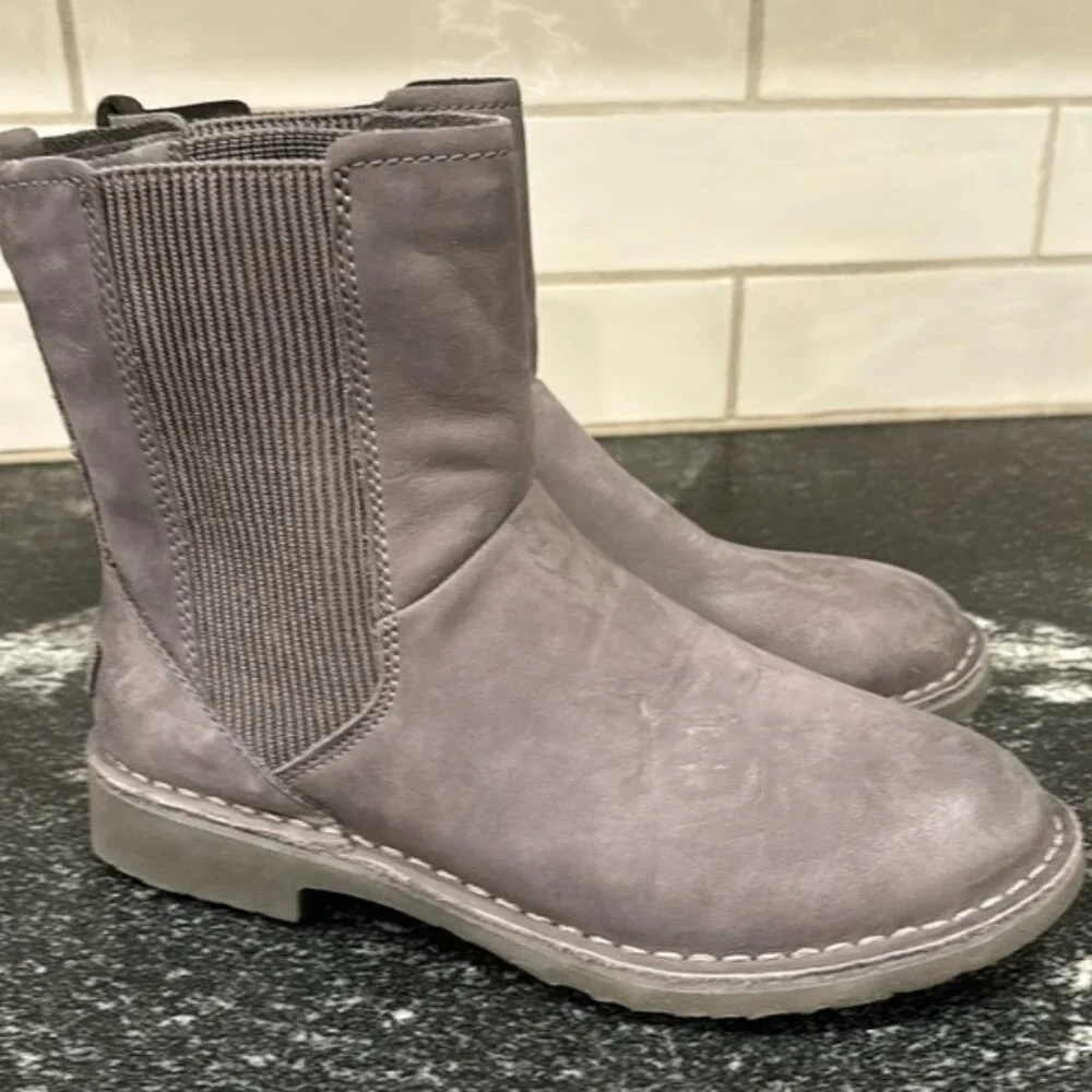 ✨ UGG Larra Charcoal Nubuck Leather Boots - Women's 7.5 ✨