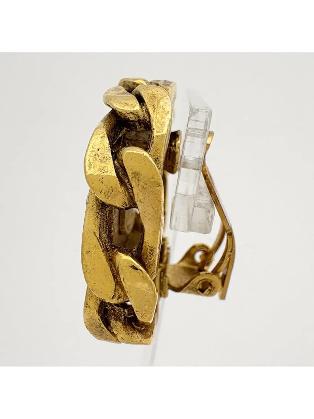CHANEL elevate your