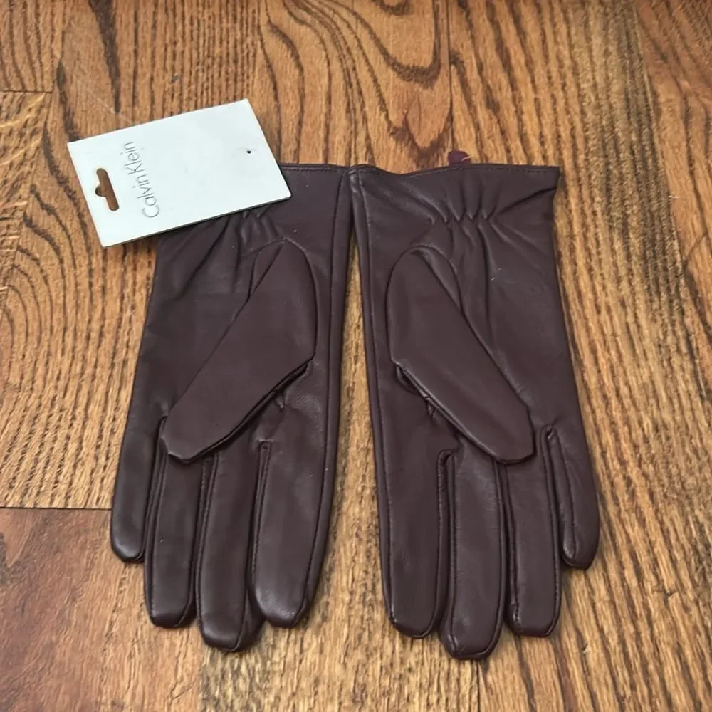 Calvin Klein Women's Leather Gloves Size Medium Burgundy New with Tags