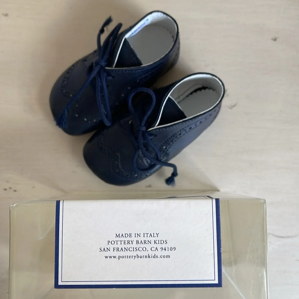 NWT LACE UP CRIB BOOT