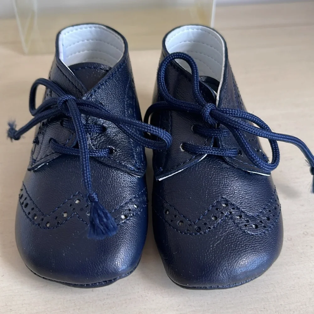 NWT LACE UP CRIB BOOT