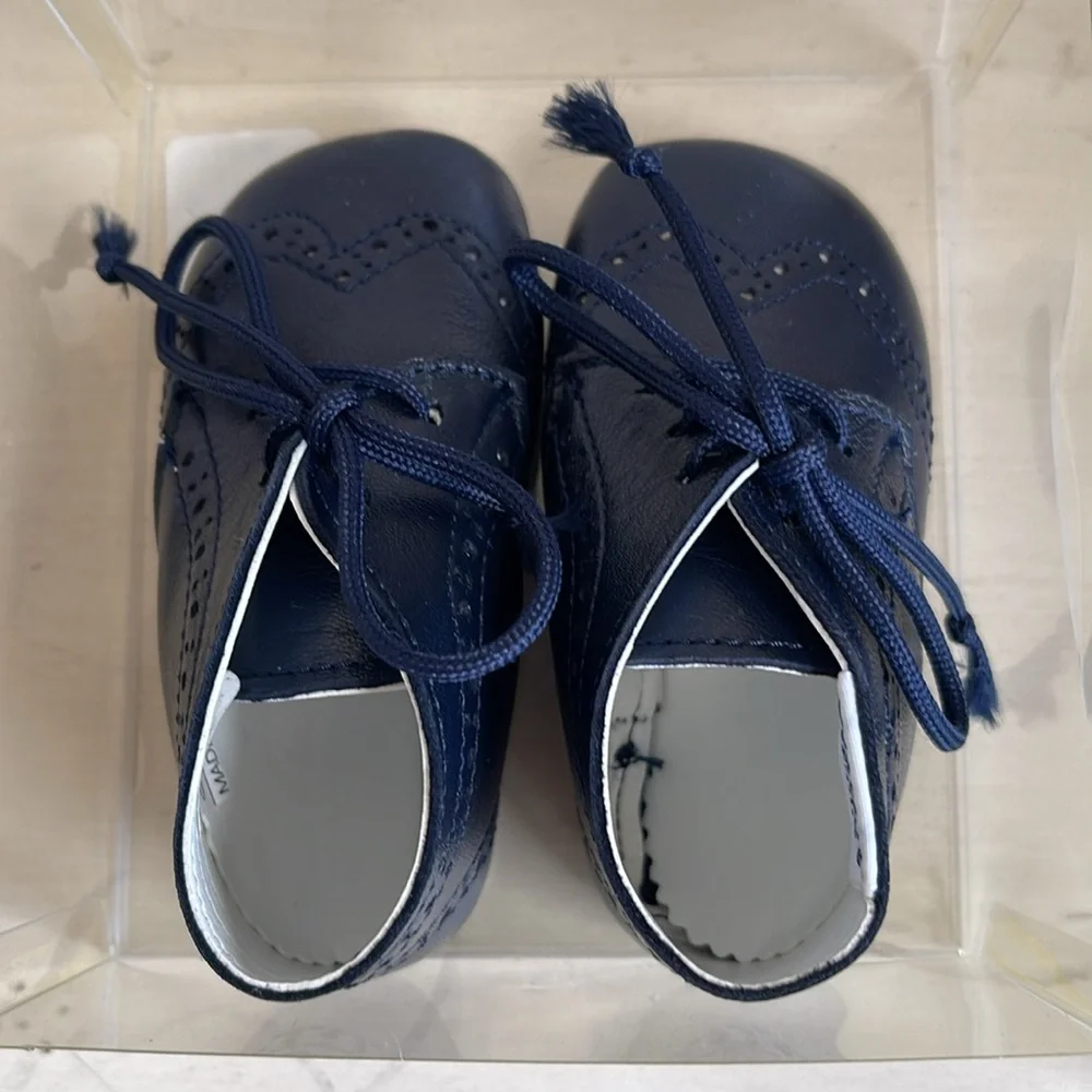 NWT LACE UP CRIB BOOT