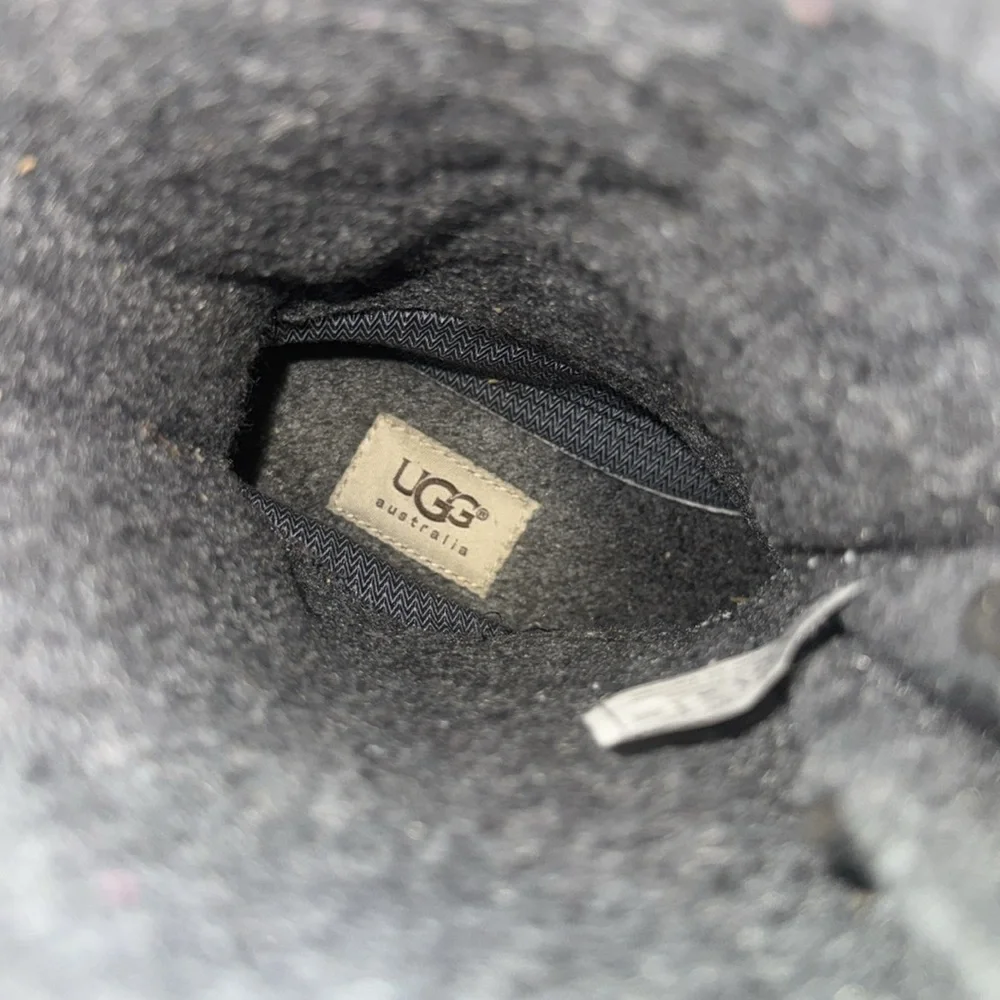 UGG authentic signature