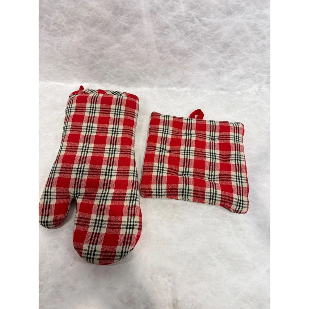Hearth & Hand Magnolia Red Plaid Oven Mitt and Pot Holder Set Kitchen Farmhouse