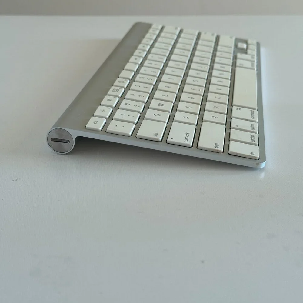 Apple genuine wireless