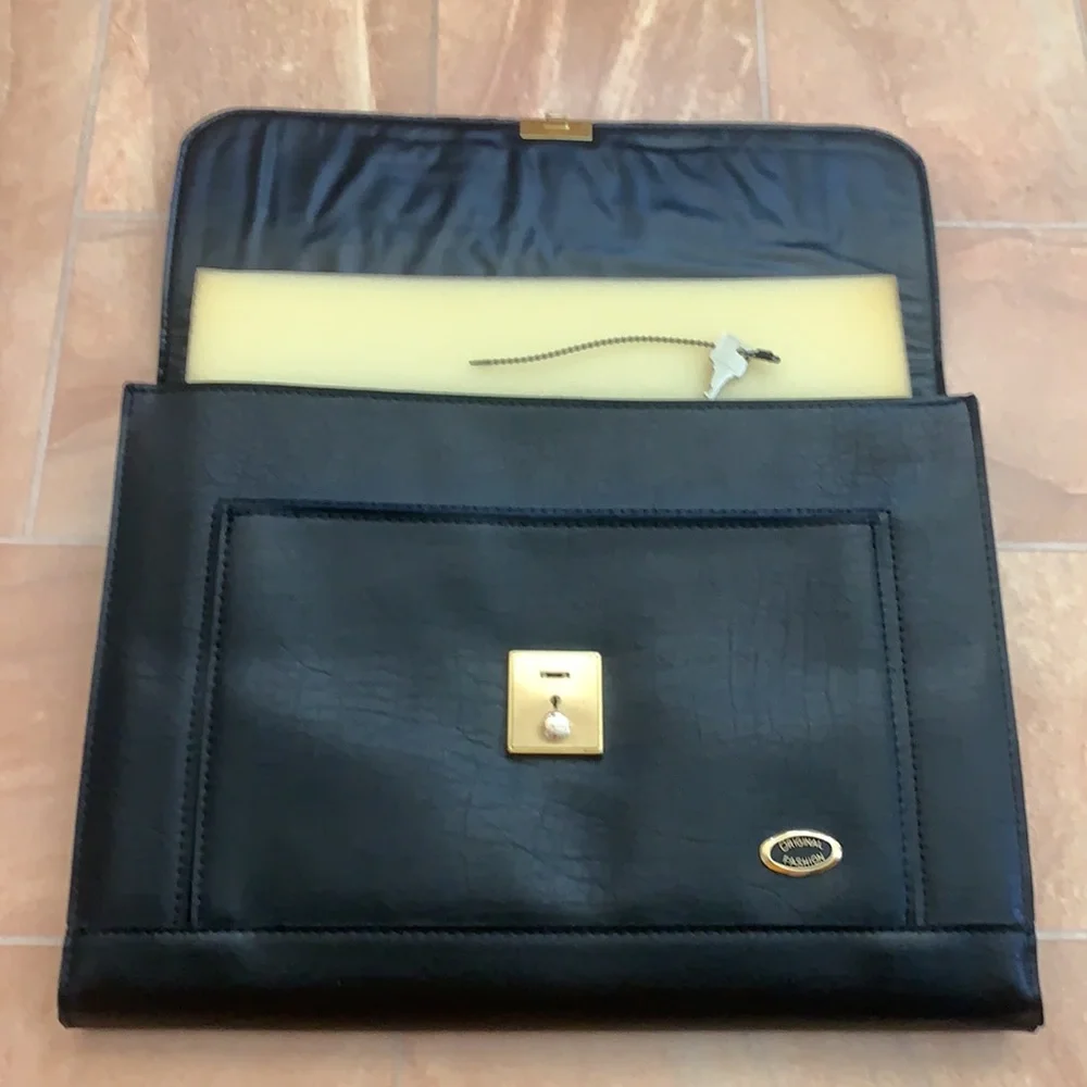 NWOT Vintage Black Faux Leather Business Portfolio Holder- Gold Clasp Closure