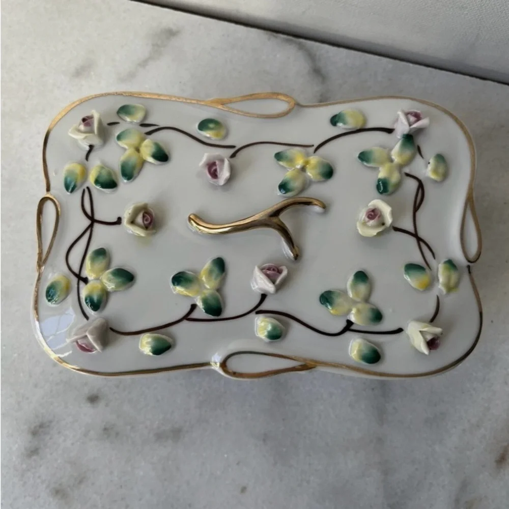 ANTIQUE AUSTRIA HAND PAINTED FLORAL porcelain TRINKET BOX..