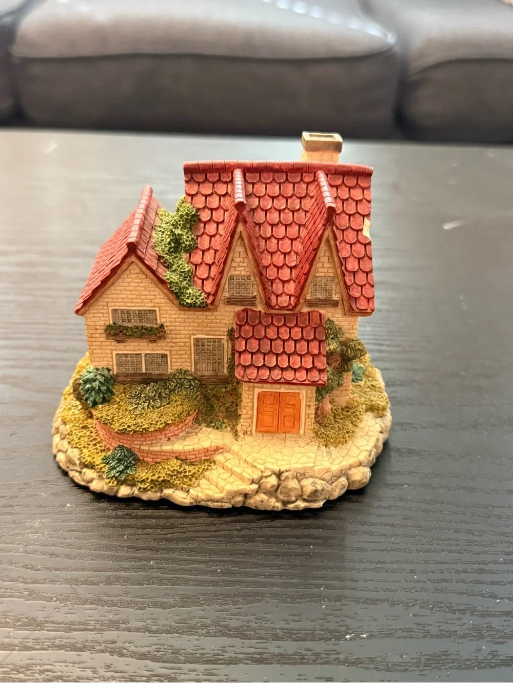 N/A shelf detailed painted