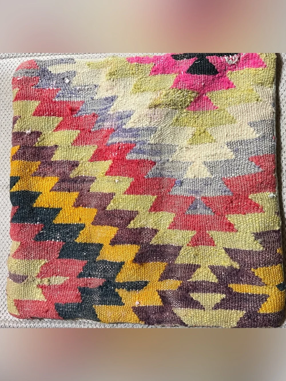 N/A features vibrant