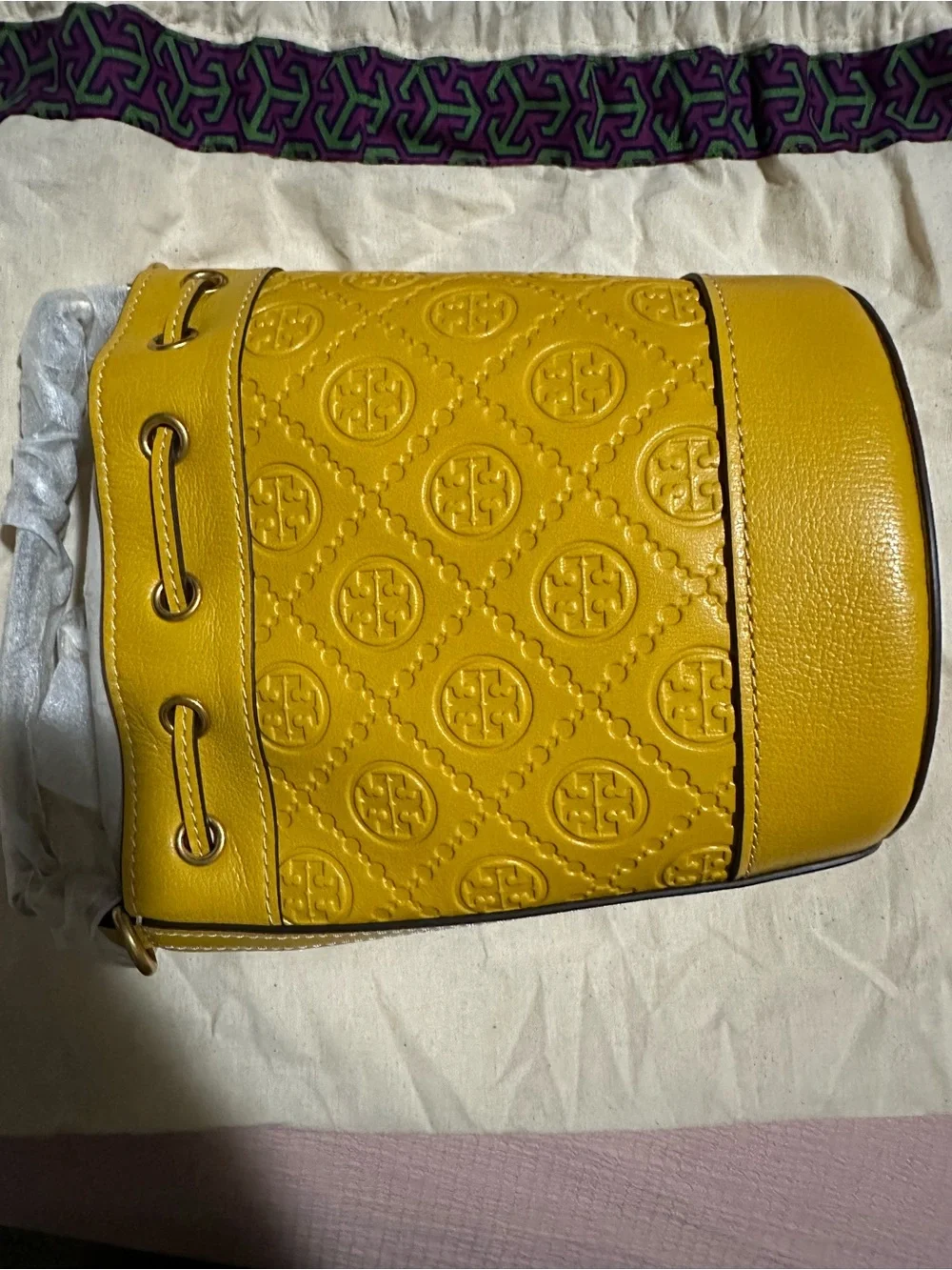 Tory Burch compact tory