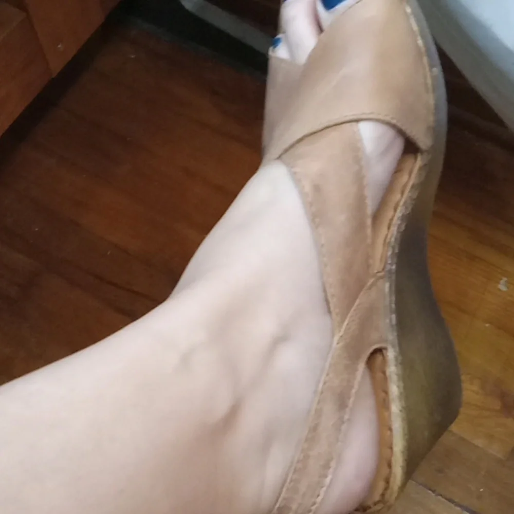 Born tan leather