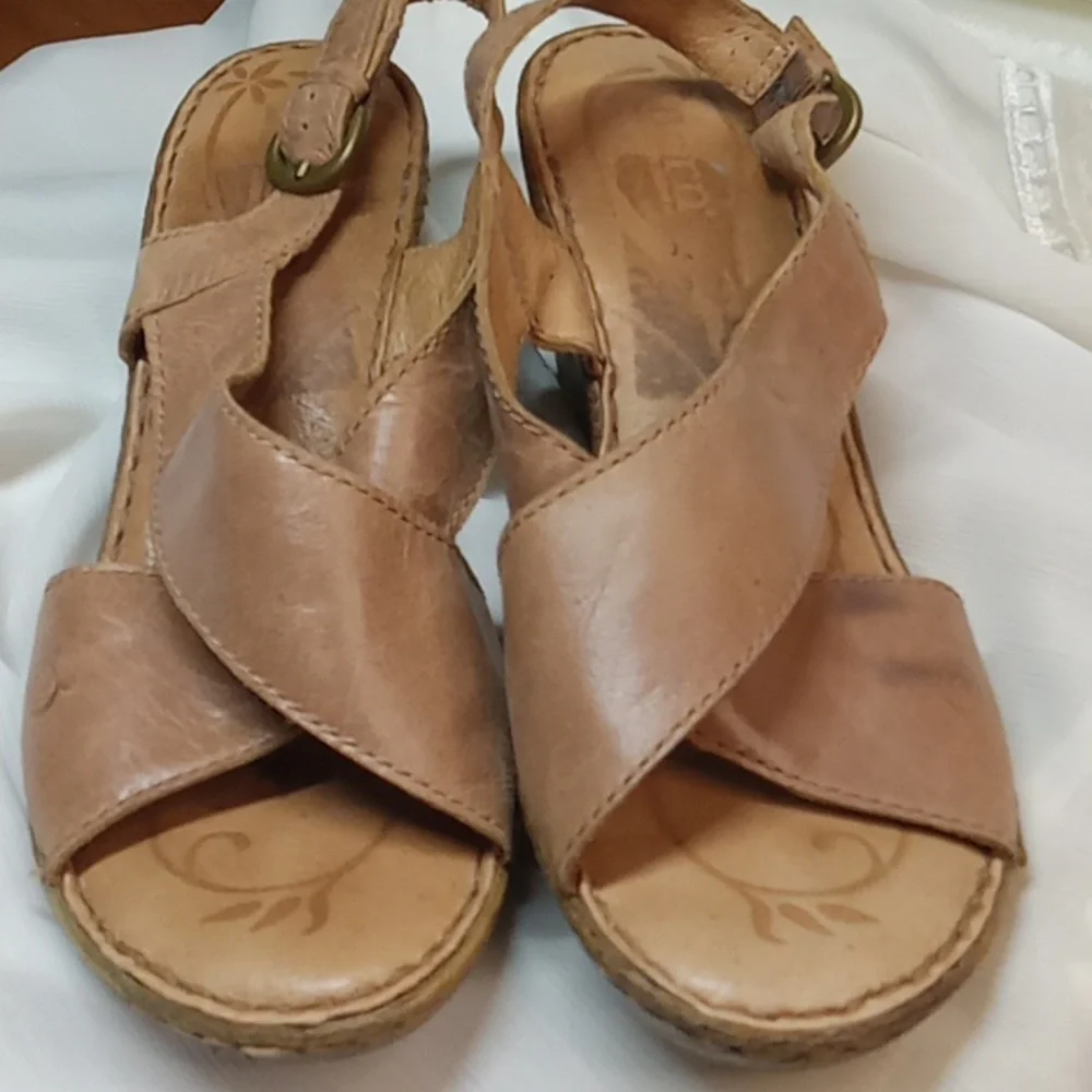 Born tan leather