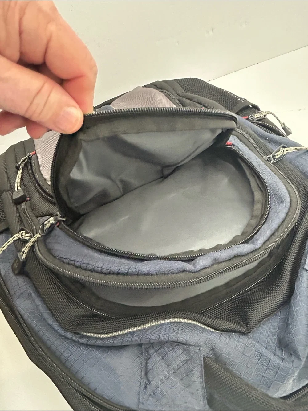 Swiss backpack image