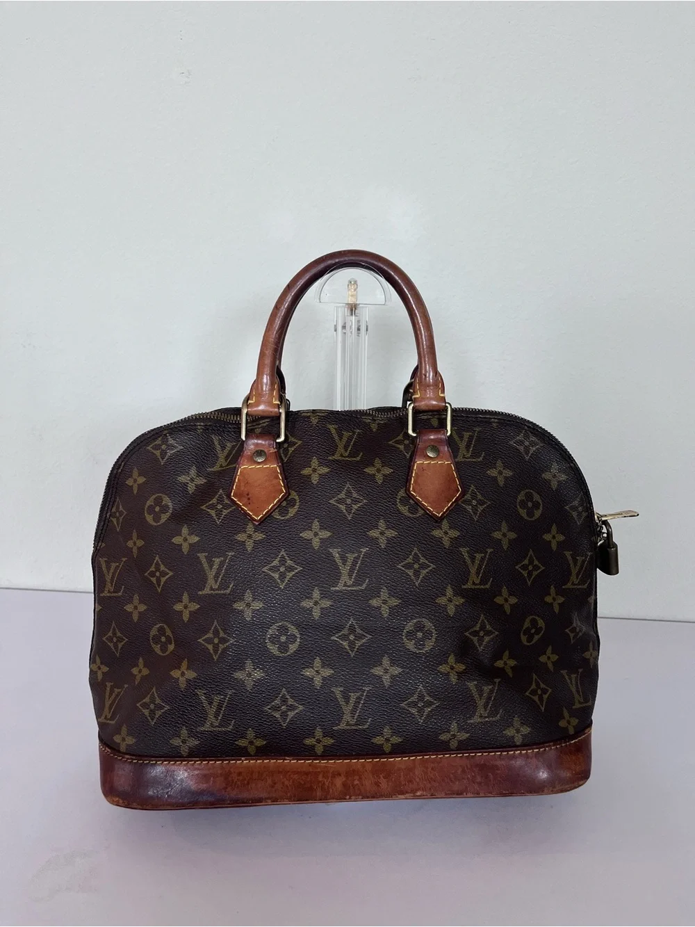 LOUIS VUITTON VINTAGE ALMA BAG.