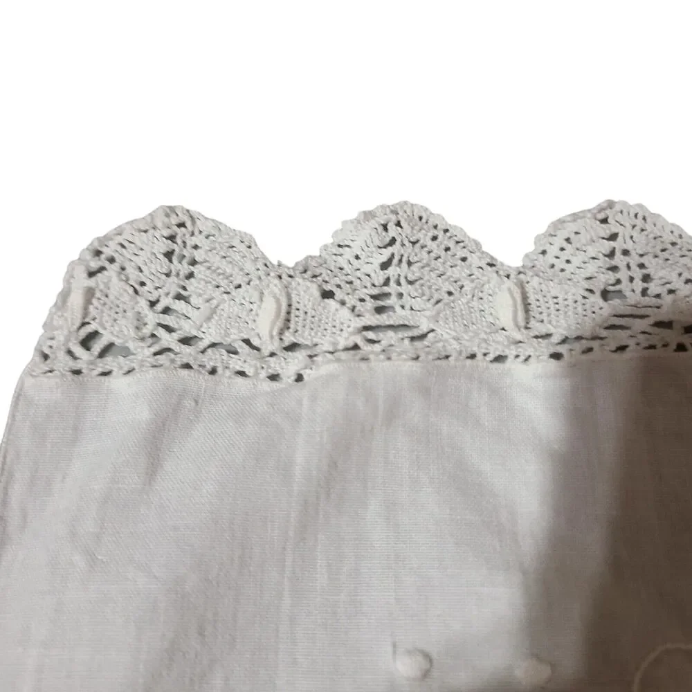 2 Linen Napkins Battenburg Lace Dining Vintage Beautiful‎ Crochet Border Clean