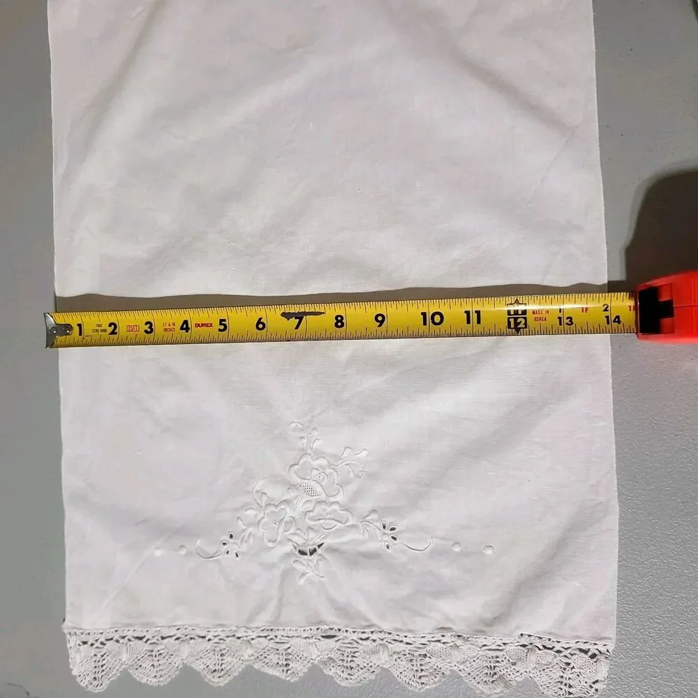 2 Linen Napkins Battenburg Lace Dining Vintage Beautiful‎ Crochet Border Clean